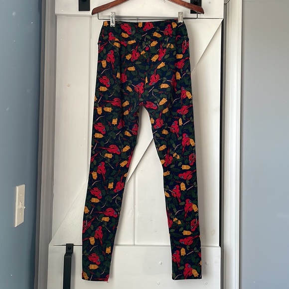 Cardinal and Holly Leggings - Picture 3 of 5